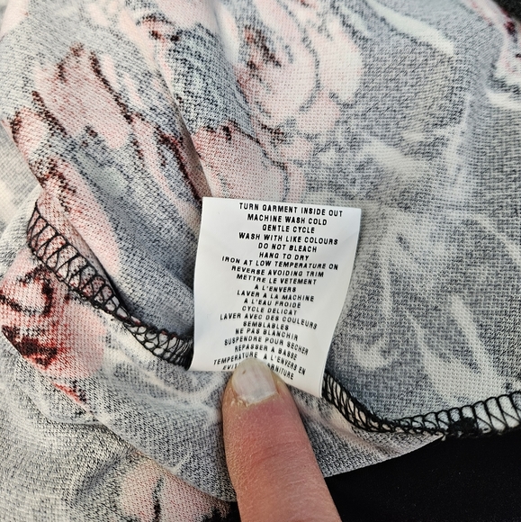 Rich floral, Cleo brand top. - Picture 8 of 8